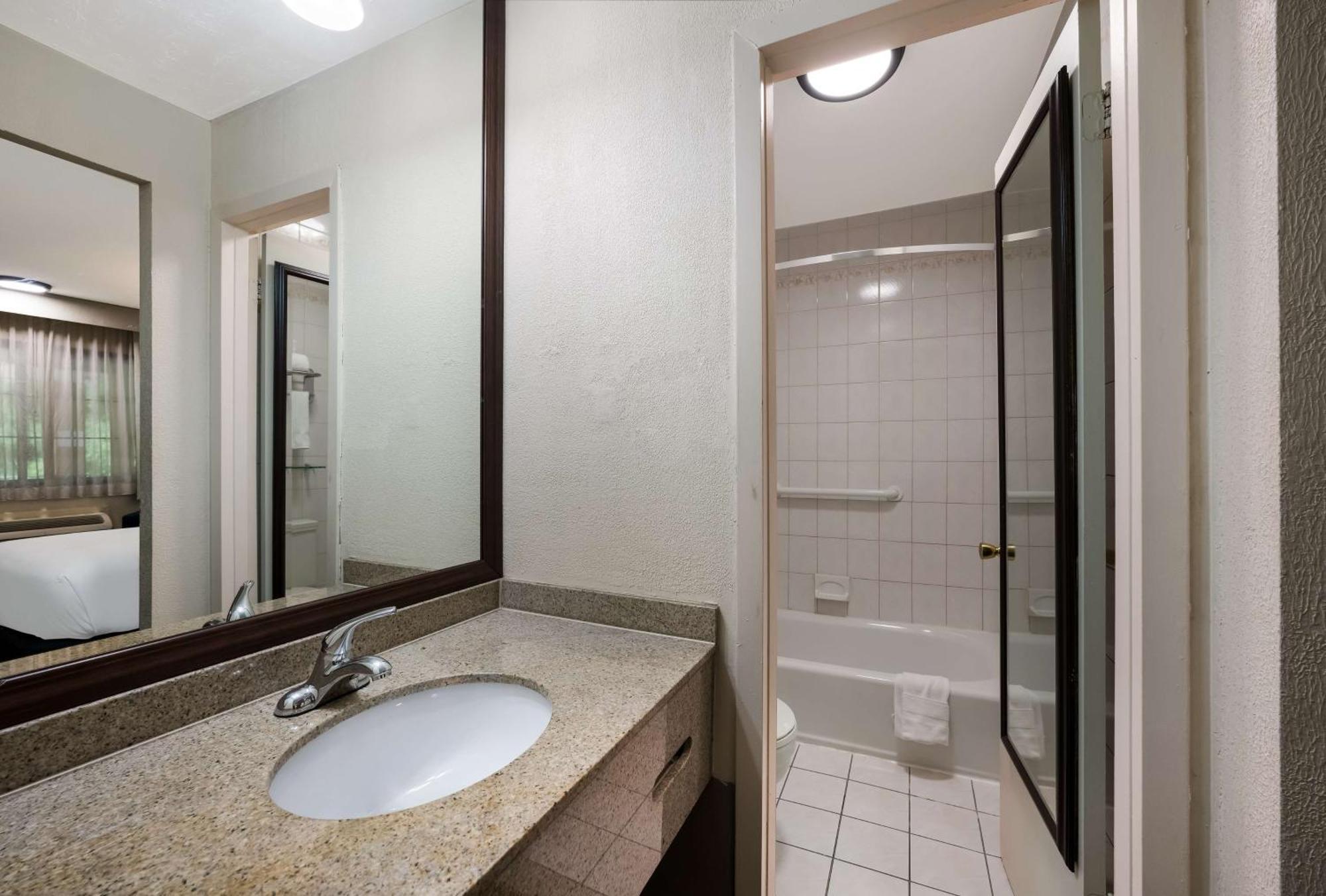Surestay Plus By Best Western Woodbury Inn מראה חיצוני תמונה